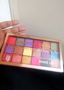18 Colors Eyeshadow Palette