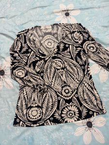 Chic Black &amp; White Patterned Top new