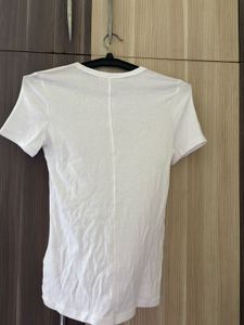 1. H&amp;M Cotton Fitted tshirt