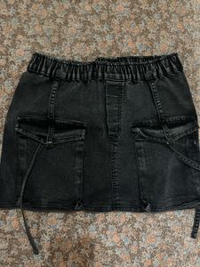 Stylish Black Denim Cargo Skirt