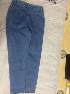 Classic Mom Fit Jeans - Light Wash