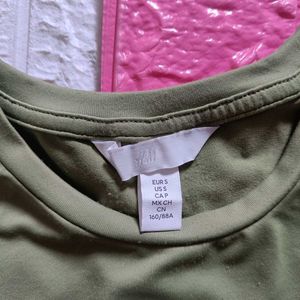 H&amp;M Women fitted Tshirt 💚