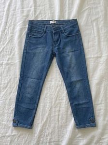 Vintage-Inspired Denim Capris