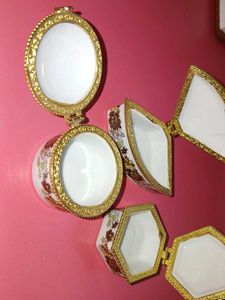 VINTAGE STYLE PORCELAIN TRINKETS
