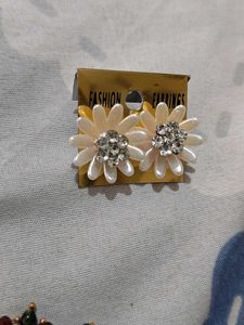 Cute Daisy Flower Stud Earrings