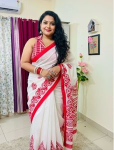 Elegant White & Red Saree with padded blouse
