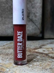 lip gloss feels light weight