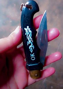 Mans and Women Knife Safety