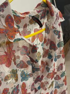 Chic Butterfly Print Sleeveless Blouse