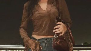 Brown Lace Trim Ribbed Crop Top