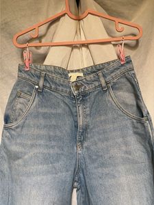 H&amp;M Light Wash Relaxed Fit Jeans