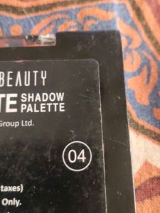9-Color Eyeshadow Palette
