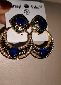 Fancy Earring Blue N White Stone