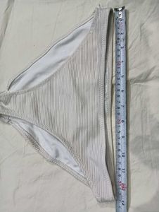 White 💛32Ribbed Bikini Bottoms