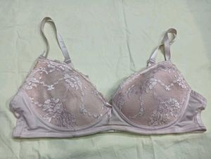 Lace Trimmed Padded Bra 🔥