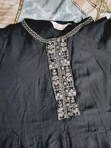 Elegant Black Embroidered Kurta