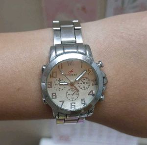Silver Forest Analog Wrist Watch ⌚