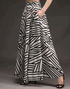 Flared white,black Geometric Print trousers