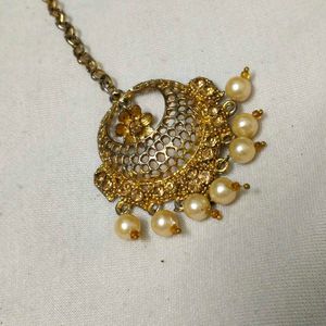Elegant Gold Maang Tikka