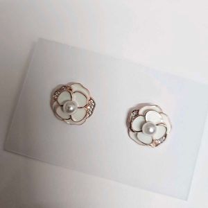 Elegant Flower Pearl Stud Anti tarnish Earrings
