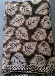 Elegant Leaf Print Saree 🍃