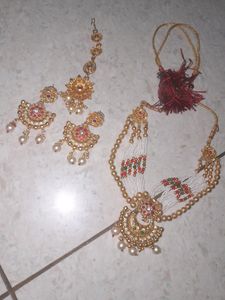Gold Pleated Neckles Set