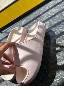 Yeezy Inspired Sliders Size:38