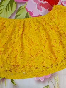 (420)Yellow Lace Off-Shoulder Top