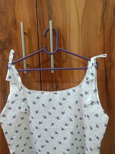 New and never wear Cute Floral Print Camisole