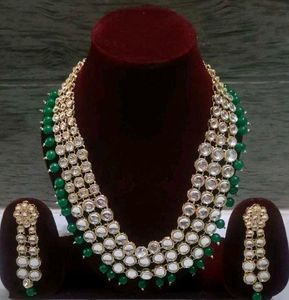 Stunning Kundan Necklace &amp; Earring Set