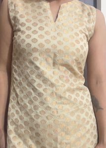 Gold Patterned Sleeveless Kurti