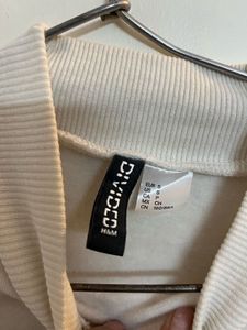 H&amp;M Butterfly Graphic Crop Sweatshirt