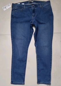 Trendy Woman Levi's Jeans