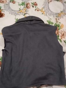 Stylish Sleeveless Grey Jacket