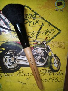 Vega Powder Brush