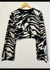 Stylish Zebra Print Cropped Sweater