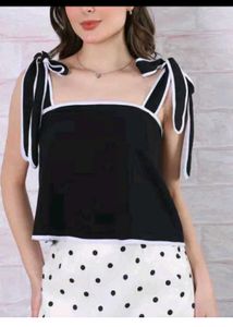 Chic Black Tie-Shoulder Crop Top💗