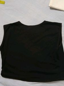 Sleeveless Black crop top