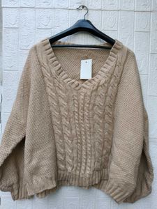 New with tag Premium Cozy Cable Knit V-Neck Croppe