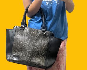 thia black leather handbag