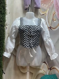 Chic Zigzag Pattern Crop Top