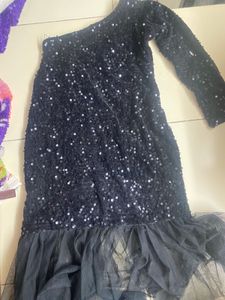 black one side open hand dress