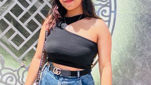 Black Cut-Out Ribbed Crop Top