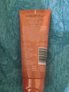 Foxtale Super Glow Face Wash