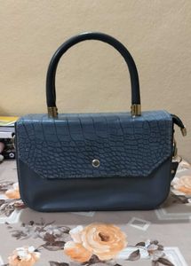 Chic Grey Croc-Embossed Handbag