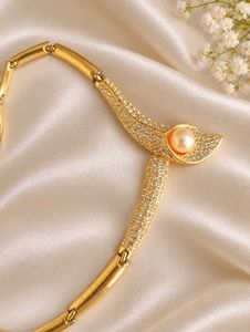 Elegant Gold Necklace with Pearl (Women)