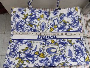 Stylish Dubai Print Tote Bag