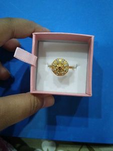 Exquisite Gold Ring with Diamonds