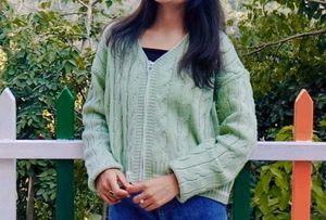 Chic Green Cable Knit Zip-Up Cardigan