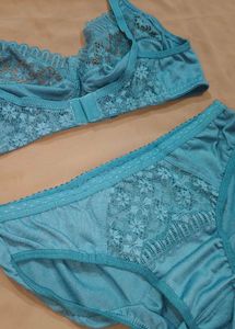 Beautiful Teal Lace Bra &amp; Panty Set brand new
